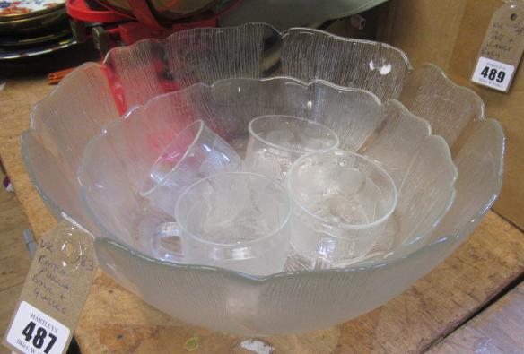 RETRO PUNCH BOWL AND GLASSES Image
