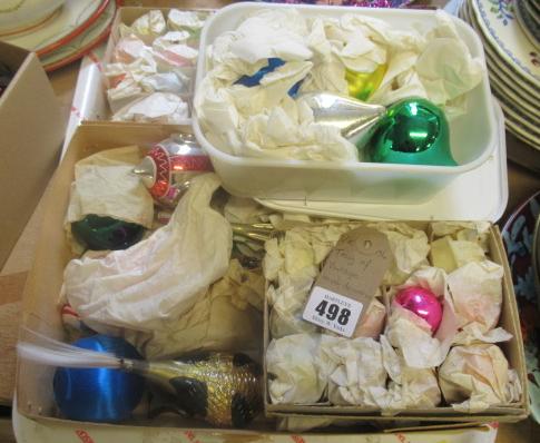 TRAY OF VINTAGE CHRISTMAS DECORATIONS Image