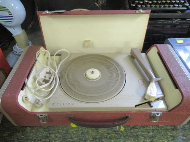 VINTAGE PHILLIPS RECORD PLAYER Image