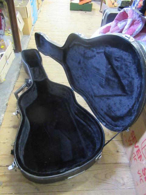 HARD GUITAR CASE Image