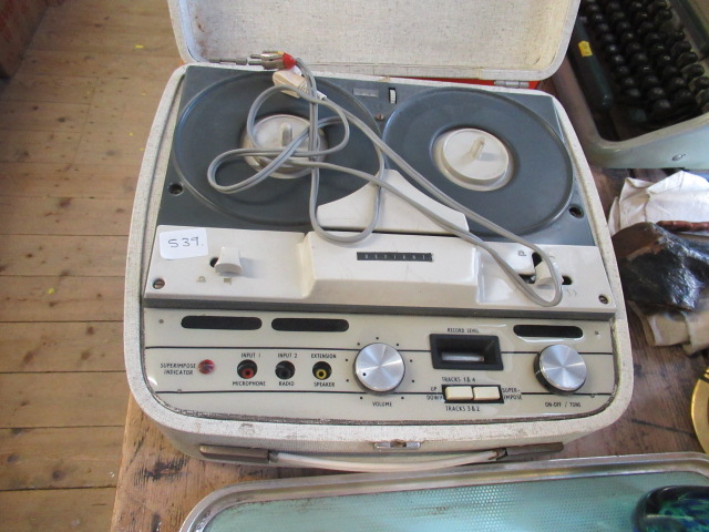 DEFIANT REEL TO REEL TAPE PLAYER Image