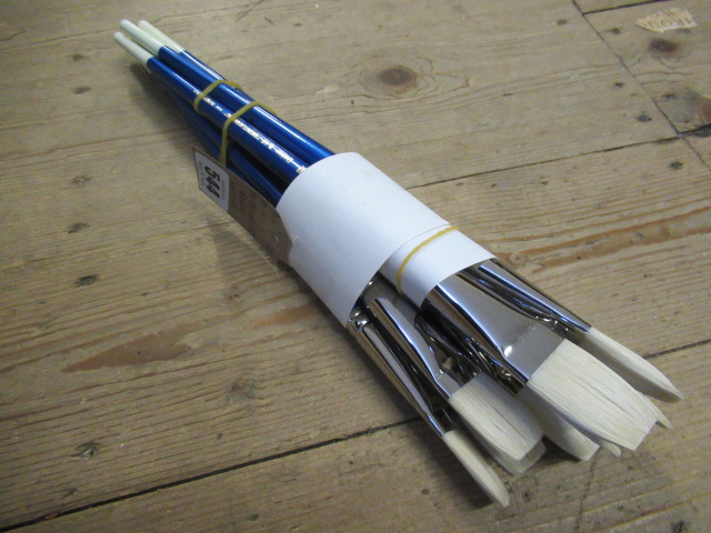 QUANTITY OF SIZE 10 AND 12 DALER ARTISTS BRUSHES Image
