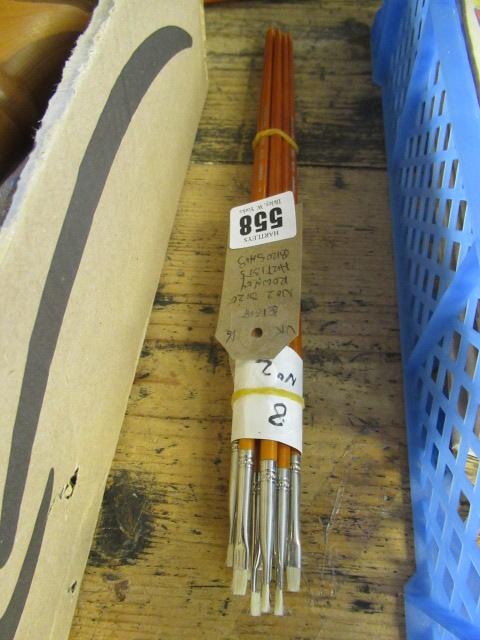EIGHT NO 2 SIZE ROWNEY ARTISTS BRUSHES Image