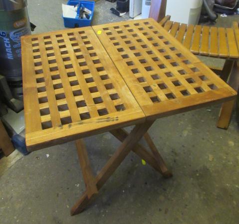 FOLDING WOODEN TABLE Image