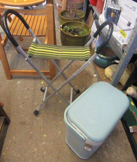 FOLDING SEAT AND A COOLBOX Image