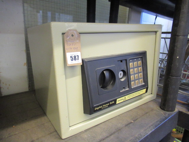 SMALL SAFE WITH KEY Image