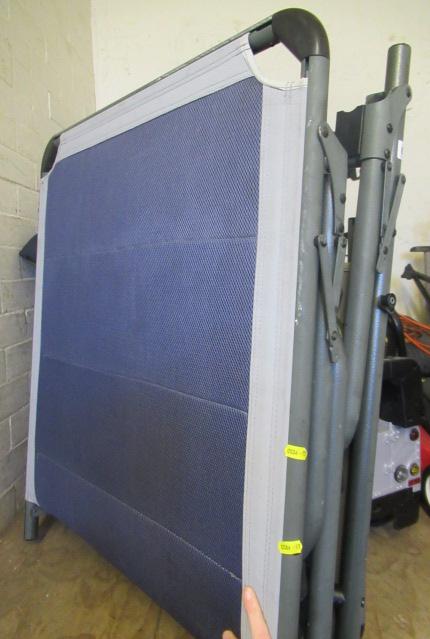 FOLDING GARDEN LOUNGER Image