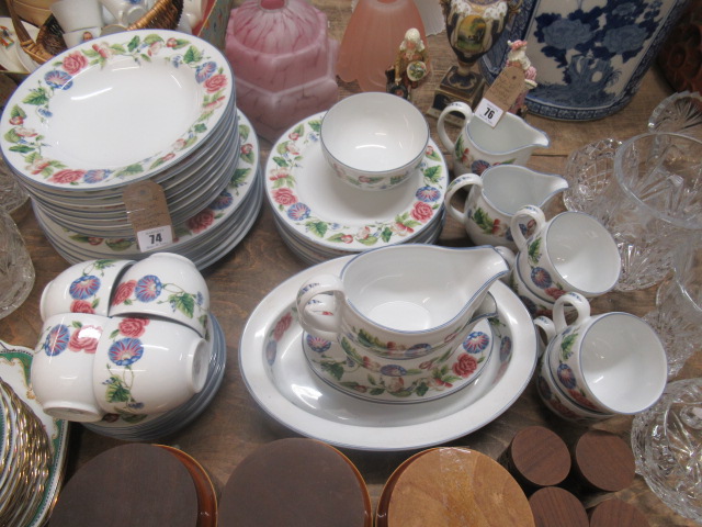 QUANTITY OF ROYAL WORCESTER WOODBURY PATTERN DINNER SERVICE Image