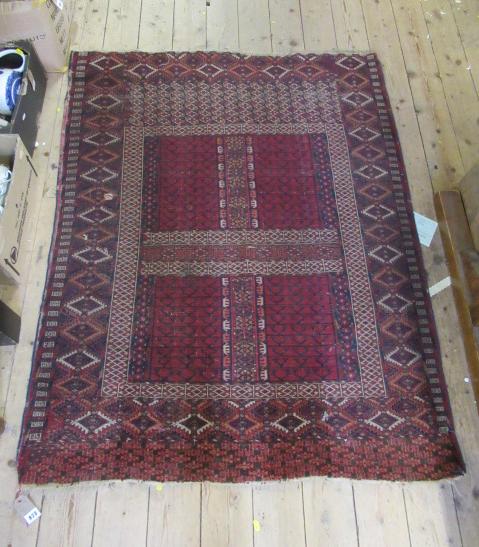 RED PATTERNED FRINGED RUG Image