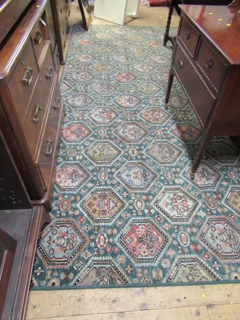 LARGE EMERALD FLORAL MOTIF RUG Image