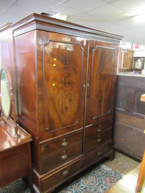 MAHOGANY DOUBLE WARDROBE Image