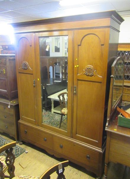 TRIPLE ROBE Image