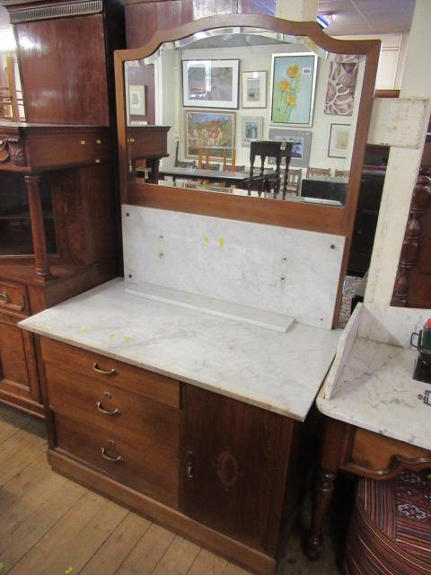MIRROR BACKED WASH STAND Image
