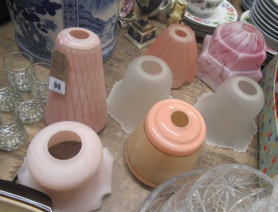 QUANTITY OF VINTAGE GLASS LIGHT SHADES Image