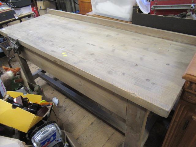PINE WORK BENCH WITH VICE Image