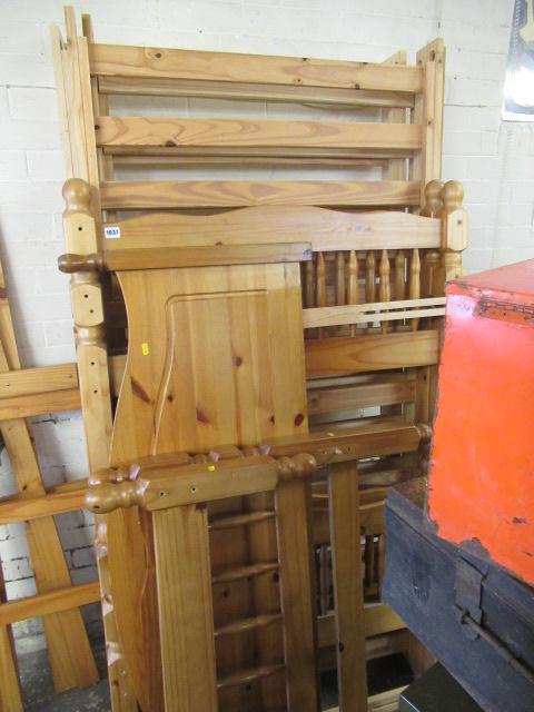 PINE BUNK BED Image