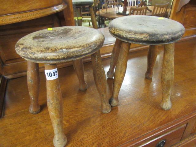 PAIR OF STOOLS Image