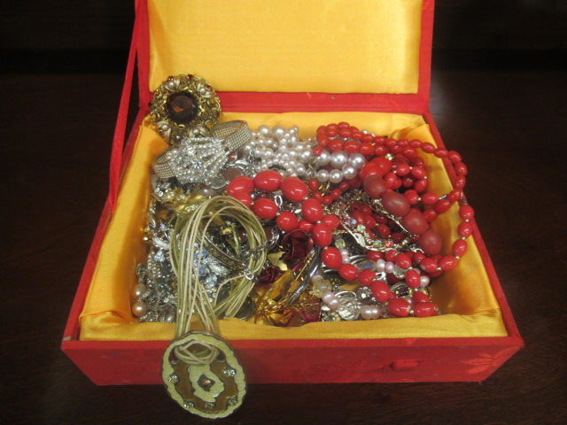 BOX OF COSTUME JEWELLERY Image