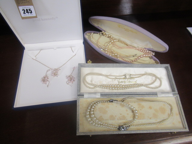 QUANTITY OF PEARL NECKLACES AND OTHER JEWELLERY Image