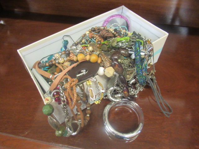 BOX OF COSTUME JEWELLERY ETC Image