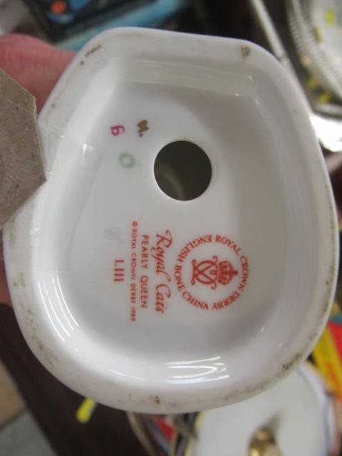 ROYAL CROWN DERBY PEARLY QUEEN CAT Image