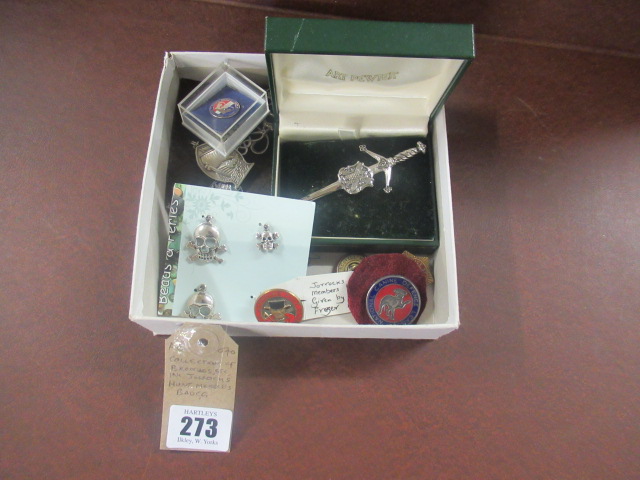 COLLECTION OF BROOCHES INCLUDING JORROCHS HUNT MEMBERS BADGE ETC Image