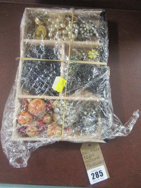 TRAY OF COSTUME JEWELLERY Image