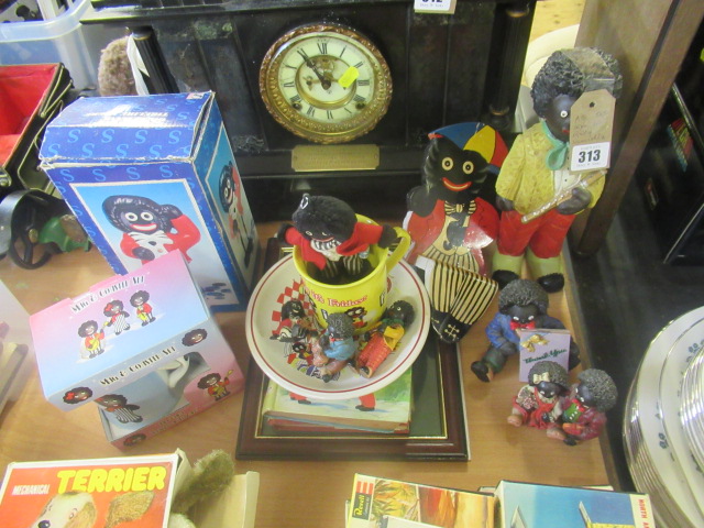 QUANTITY OF ROBERTSONS FIGURES MEMORABILIA Image