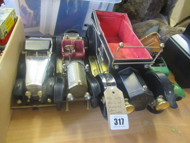 QUANTITY OF VINTAGE CAR MODELS Image