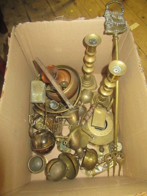 BOX OF BRASSWARE Image