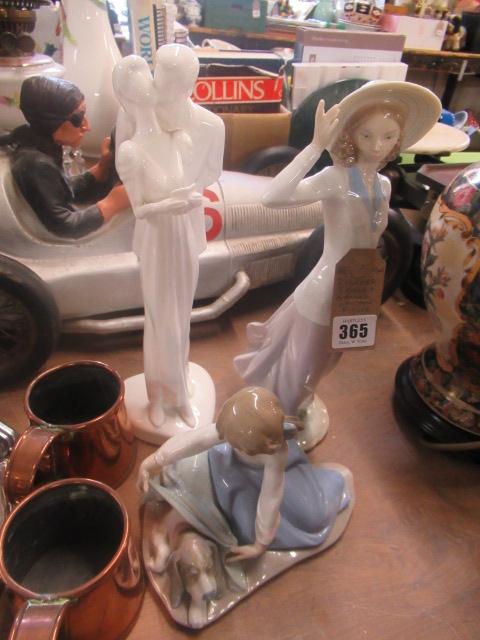 TWO LLADRO FIGURES AND A ROYAL DOULTON FIGURE Image