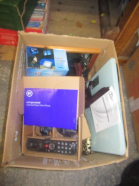 BOX OF MISCELLANEOUS ITEMS Image