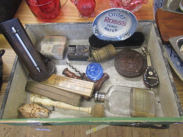 BOX OF COLLECTABLES Image