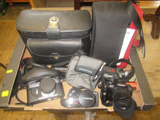 BOX OF CAMERAS ETC Image
