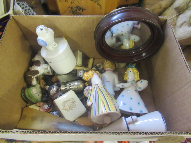SMALL BOX OF COLLECTABLES Image