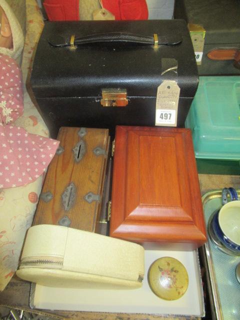 QUANTITY OF JEWELLERY AND TRINKET BOXES Image