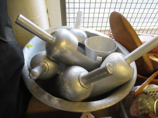 ALUMINIUM MIXING BOWL WITH SCOOPS Image