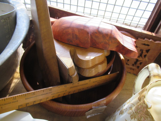 QUANTITY OF WOODEN ORNAMENTS Image