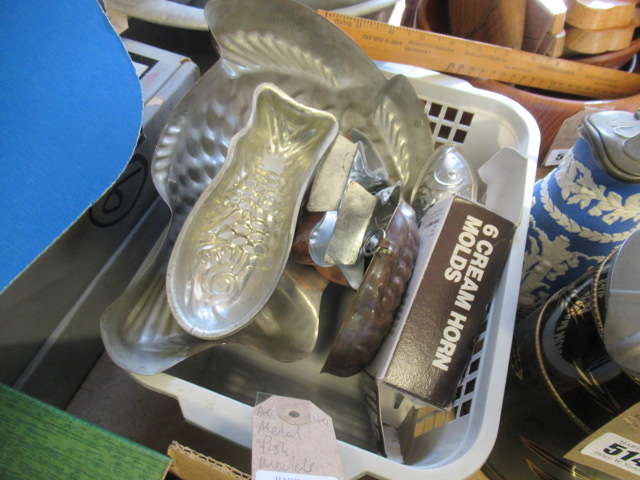 METAL FISH MOULDS ETC Image