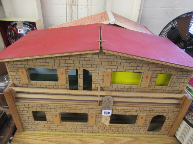 TWO RETRO DOLLS HOUSES AND FURNITURE Image