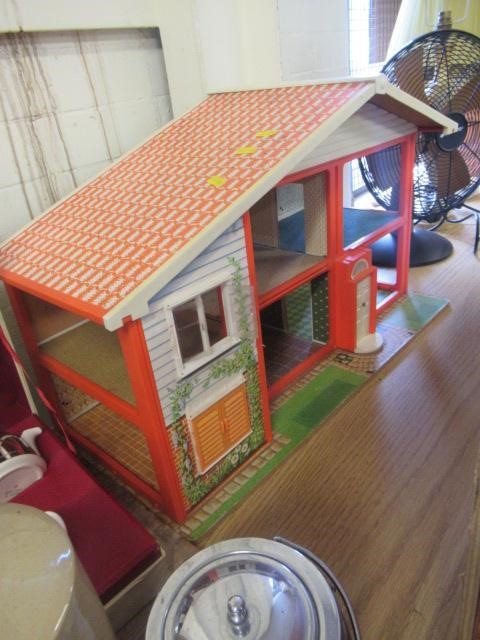 TWO RETRO DOLLS HOUSES AND FURNITURE Image
