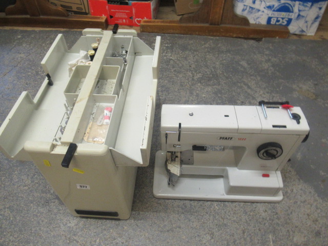 PFAFF SEWING MACHINE Image