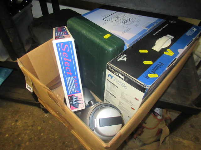 BOX OF MISCELLANEOUS INLCUDING CAR POLISHER Image