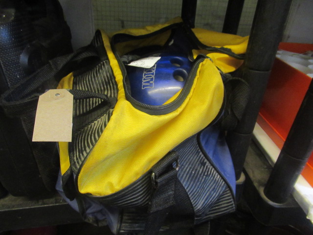BAG WITH MAXIM BOWLING BALL AND SHOES Image