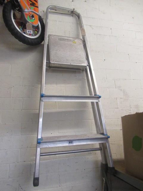STEP LADDER Image