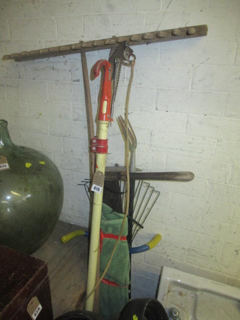 QUANTITY OF GARDEN TOOLS Image