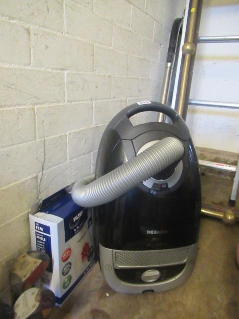 MIELE VICUUM CLEANER Image