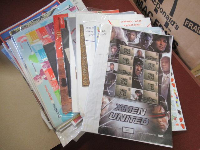 PILE OF APPROX 25 SIMILAR STAMP PRESENTATION PACKS Image