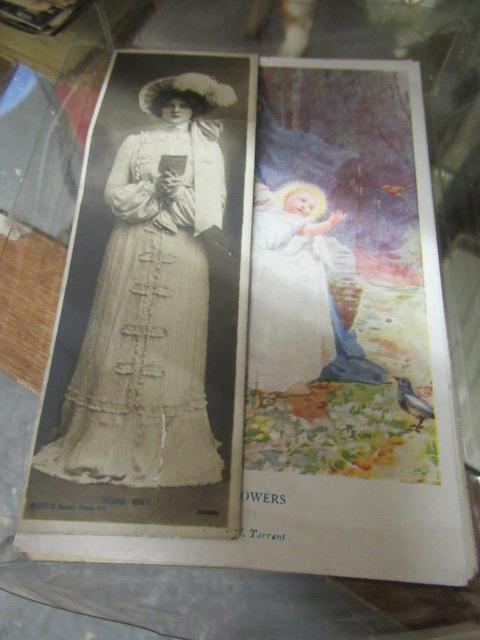 QUANTITY OF POSTCARDS Image
