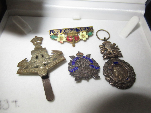 VALEUR ET DISCIPLINE GLENGARRY AND PRIMROSE LEAGUE BADGES ETC Image